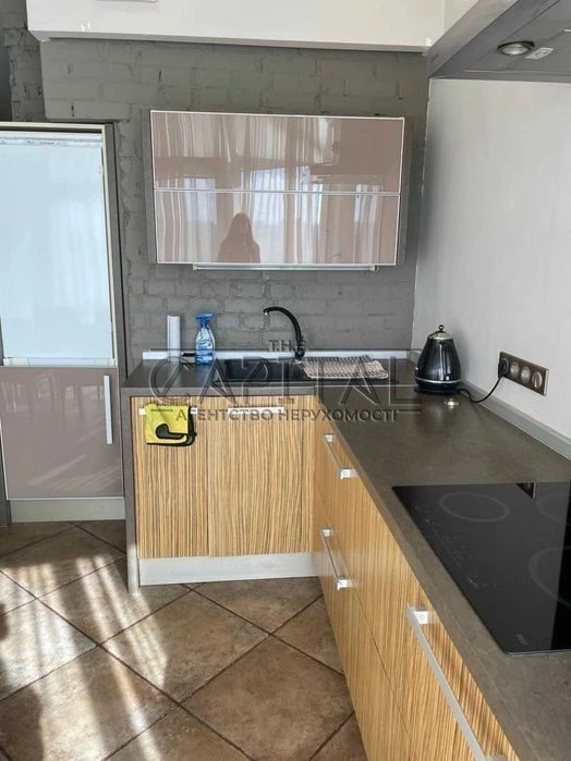 ТЕРМІНОВО! Оренда квартири-студії проспект Володимира Івасюк