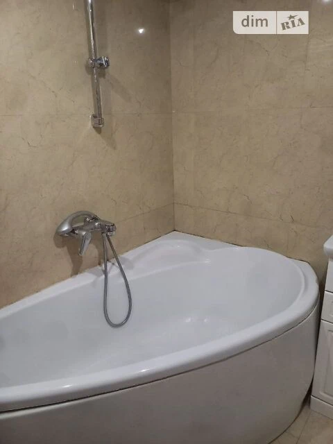 Здам в оренду кімнату на вул. Братів Зерових довгостроково •
