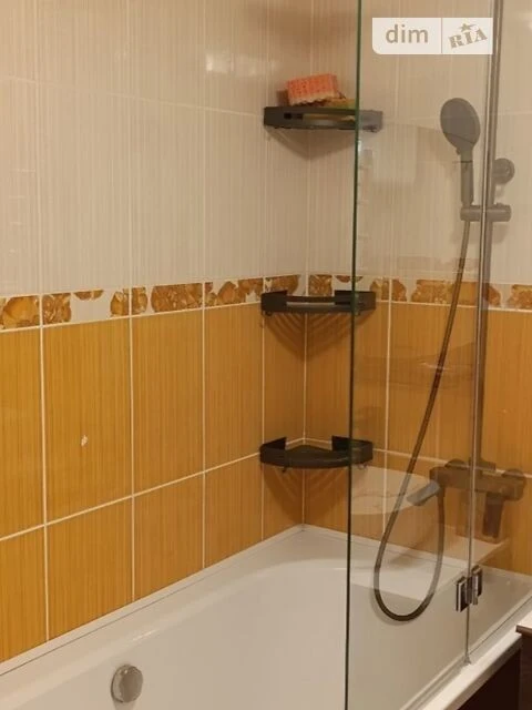 Довготривала оренда 1к квартири на вул. Березняківська 20 •
