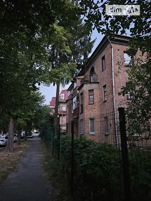 Здам в оренду кімнату на вул. Очаківська 11 довгостроково •