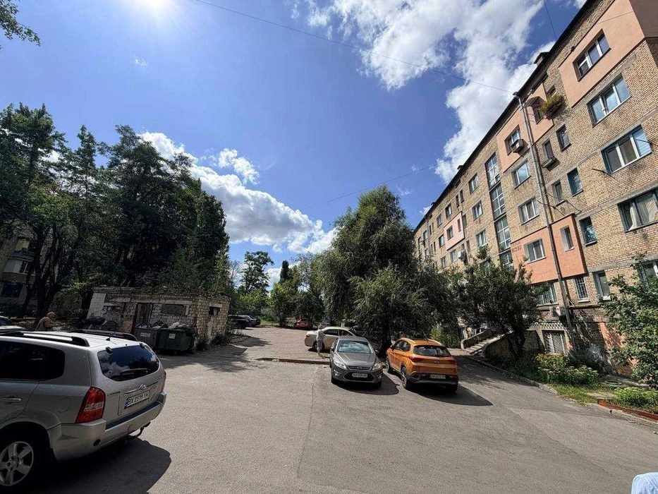 Продаж 1к квартири в пішій доступності до метро Дорогожичі,