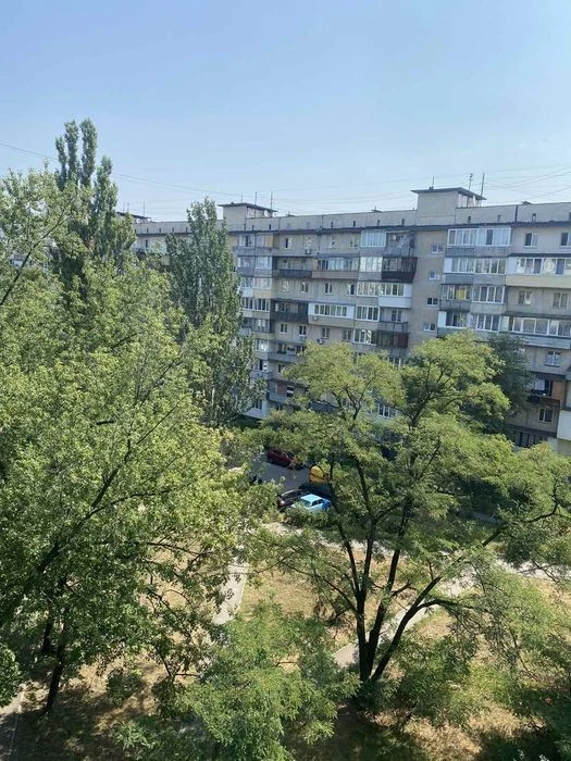 Здам 1 Мілютенка, 9. Метро Чернігівська Лісова парк Кіото