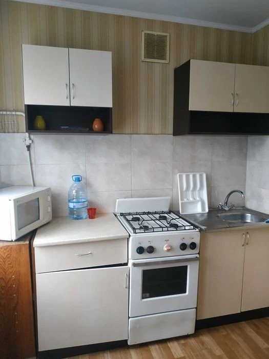 1к. Бориспільська 28. Газова плита. Рембаза, метро Червоний