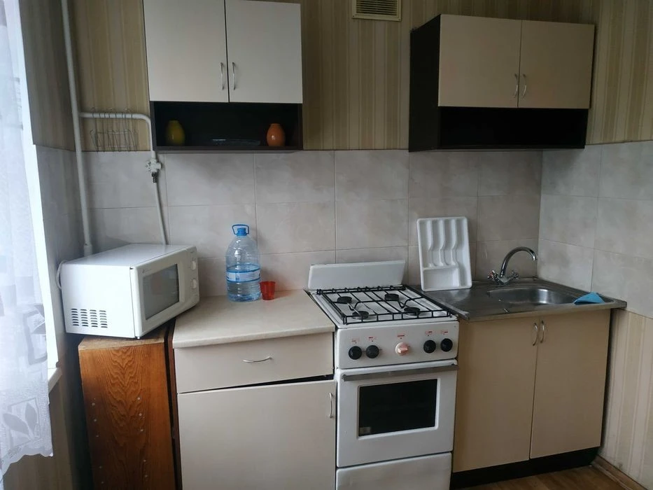 1к. Бориспільська 28. Газова плита. Рембаза, метро Червоний