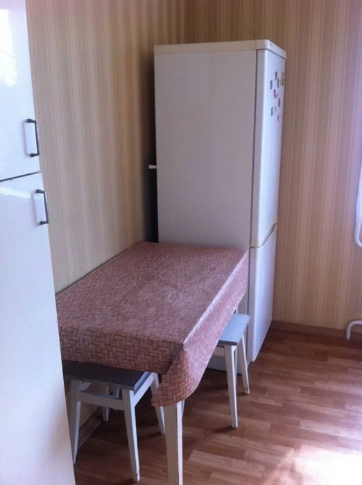 1к. Бориспільська 28. Газова плита. Рембаза, метро Червоний