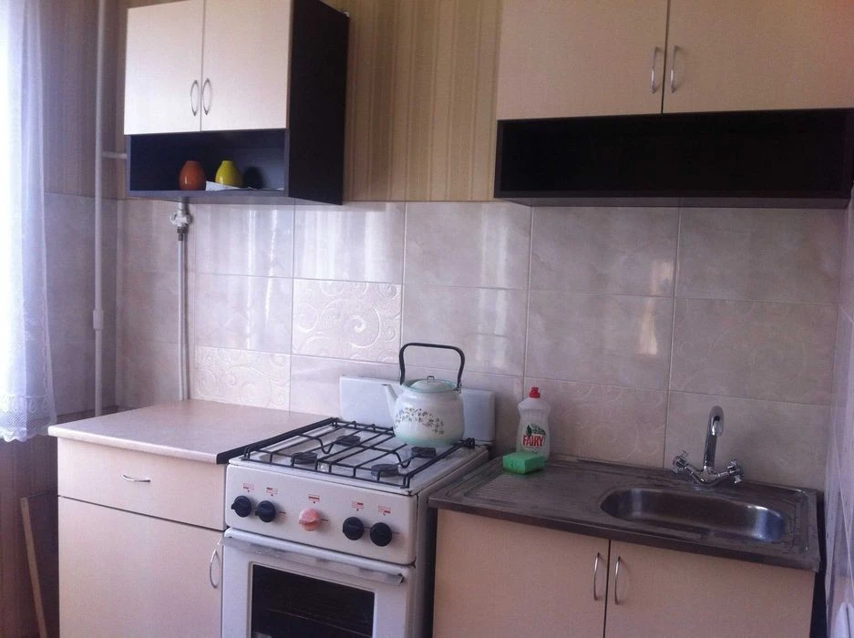 1к. Бориспільська 28. Газова плита. Рембаза, метро Червоний