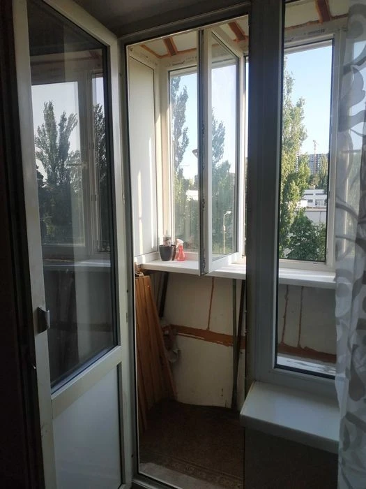 1к. Бориспільська 28. Газова плита. Рембаза, метро Червоний