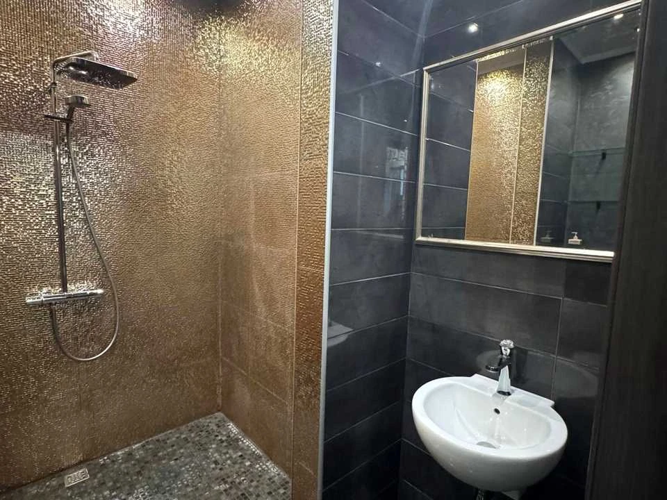 Квартира. Київ, Дніпровська набережна вул.