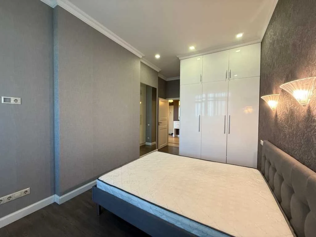 Оренда 1-кімнатної квартири 67 м², Євгена Коновальця вул., 4