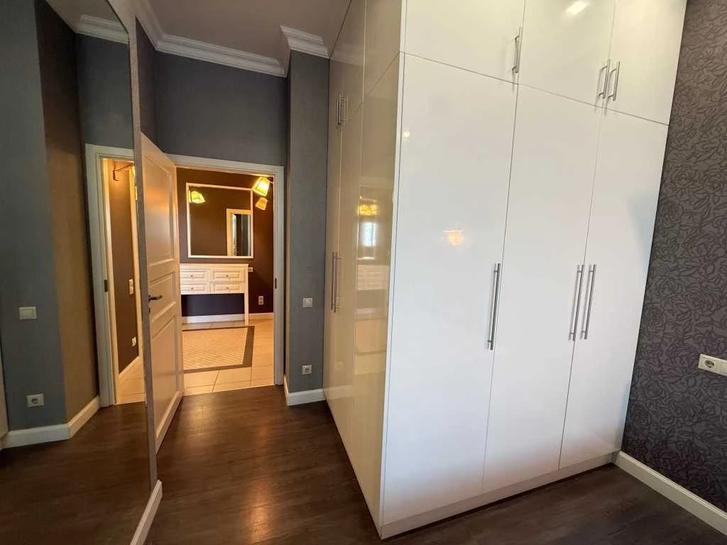 Оренда 1-кімнатної квартири 67 м², Євгена Коновальця вул., 4