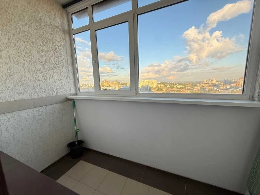 Оренда 1-кімнатної квартири 67 м², Євгена Коновальця вул., 4