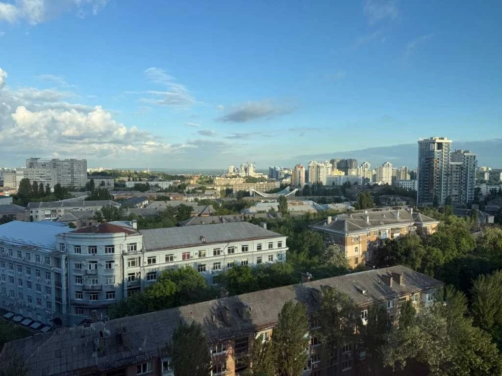 Оренда 1-кімнатної квартири 67 м², Євгена Коновальця вул., 4