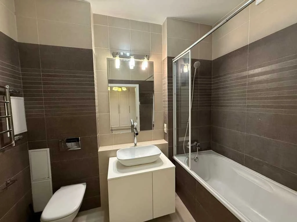 Оренда 1-кімнатної квартири 67 м², Євгена Коновальця вул., 4