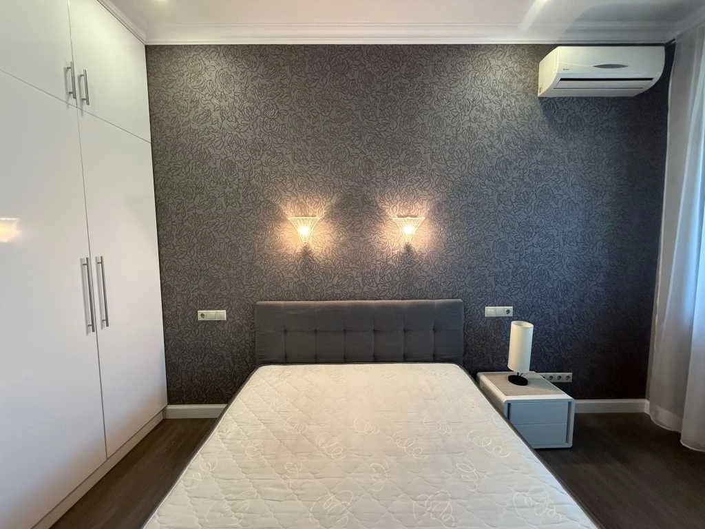 Оренда 1-кімнатної квартири 67 м², Євгена Коновальця вул., 4