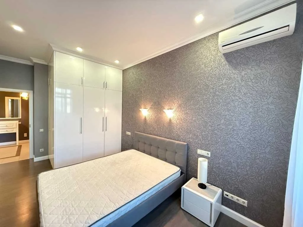 Оренда 1-кімнатної квартири 67 м², Євгена Коновальця вул., 4