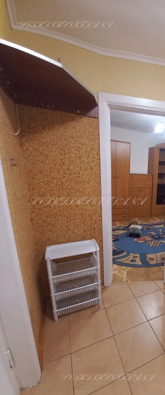 Оренда 1-кімнатної квартири 41 м², Колекторна вул.