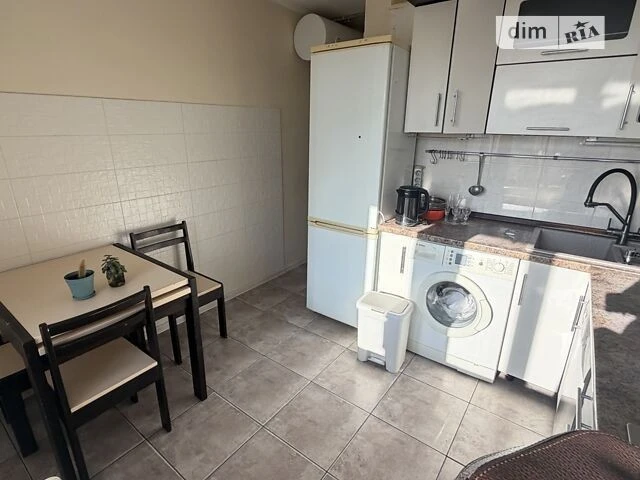 Довготривала оренда 3к квартири на просп. Оболонський 14А •