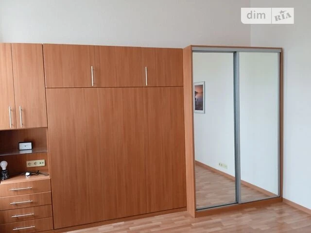 Довготривала оренда 2к квартири на вул. Велика Житомирська 2