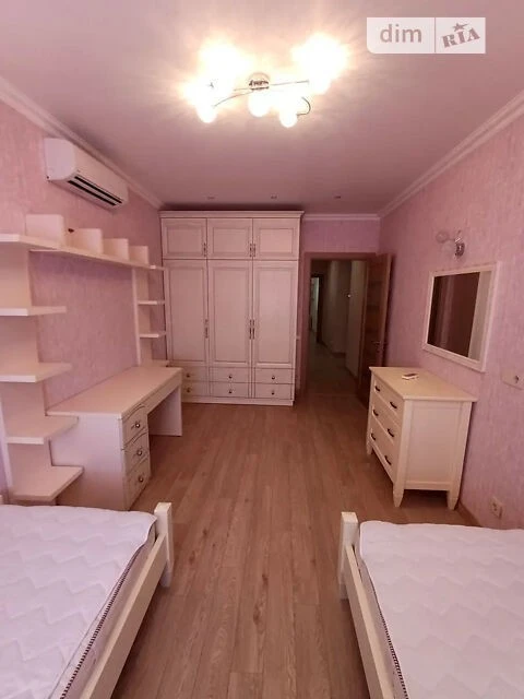 Довготривала оренда 3к квартири на вул. Нивська 4Г • ID 3451