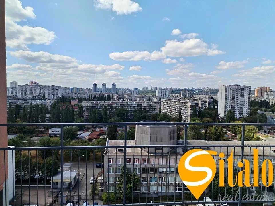 Квартира. Київ, Соборності просп. (Возз'єднання), 17 к