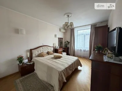 Довготривала оренда 3к квартири на вул. Михайла Грушевського
