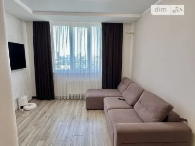 Довготривала оренда 3к квартири на вул. Михайла Максимовича