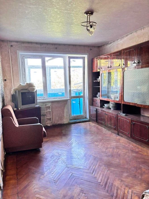 Selling a 2-room apartment in Saltovka.