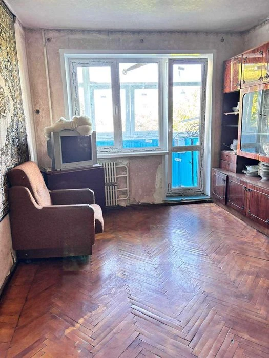 Selling a 2-room apartment in Saltovka.