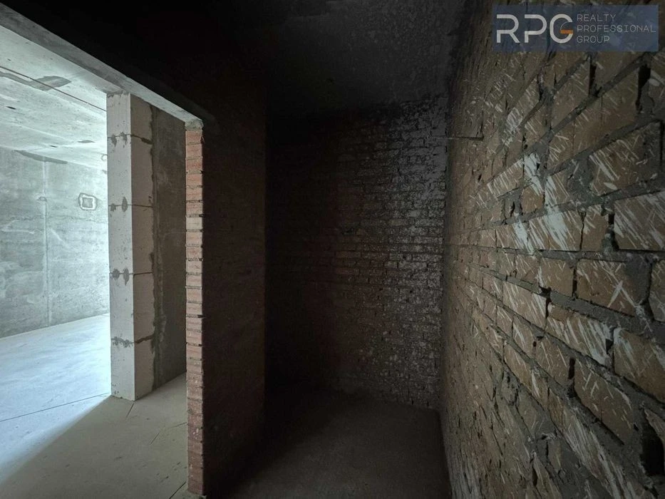 WITHOUT% URGENT sale of a 1-room apartment in the residential complex "Metropolis"
