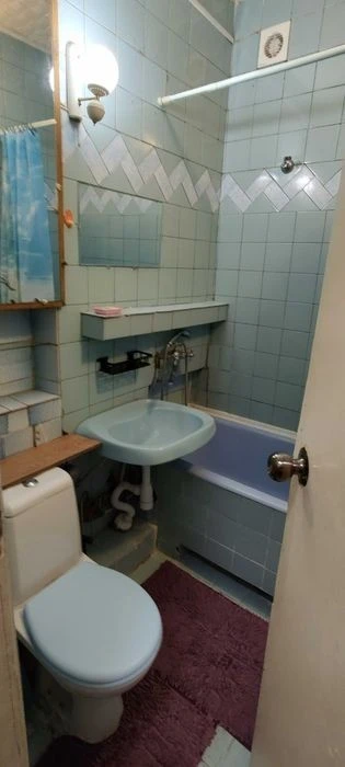 Власник. Здам 2-х кімнатну, 500 метрів до м. Житомирська