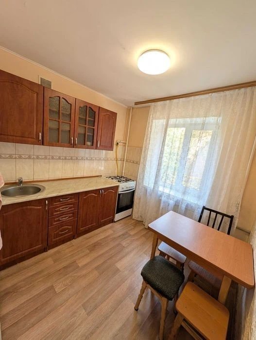 Здам, 2к, метро Дорогожичі, вул. Ольжича 14, 14000 грн.