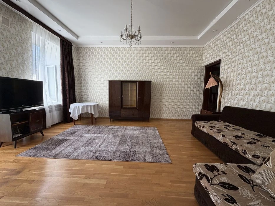 Довгострокова оренда квартири вул. Дмитрівська 37а