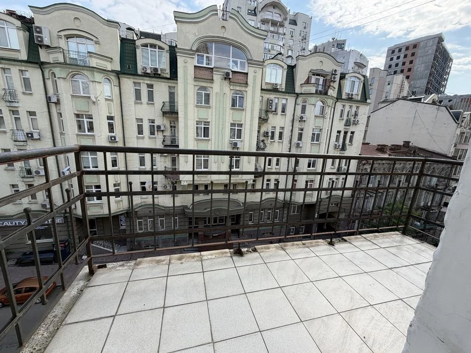 Довгострокова оренда квартири вул. Дмитрівська 37а