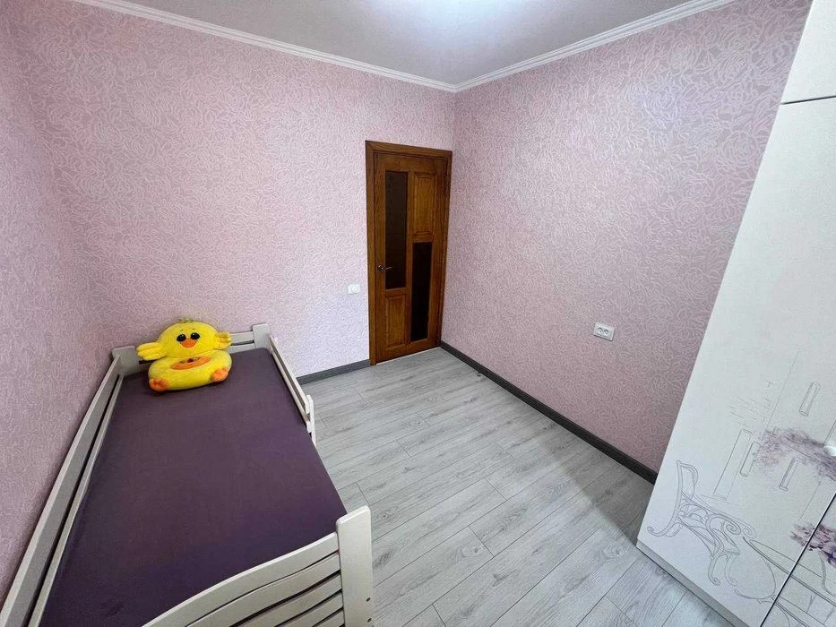 I will sell an excellent 3-room apartment on Heroev Pobeda Avenue - 4 euros