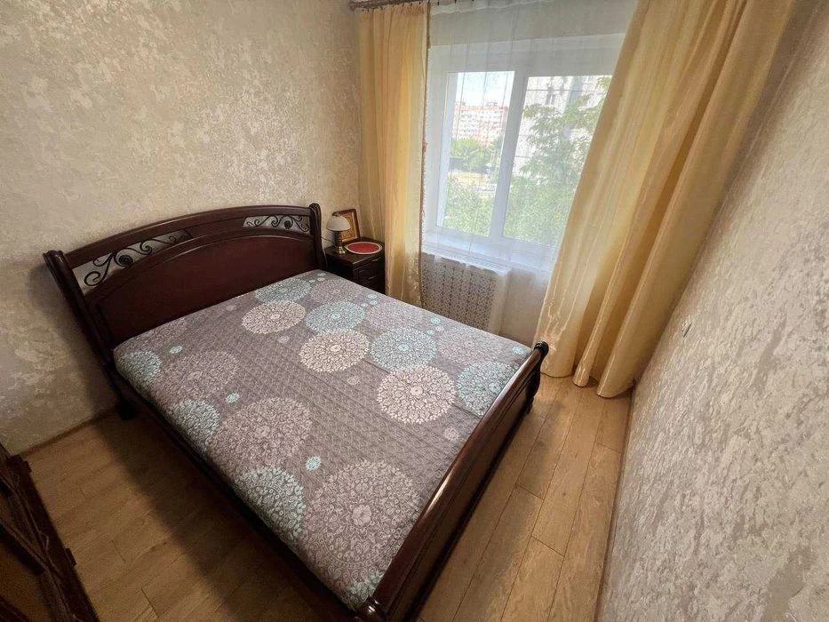 I will sell an excellent 3-room apartment on Heroev Pobeda Avenue - 4 euros