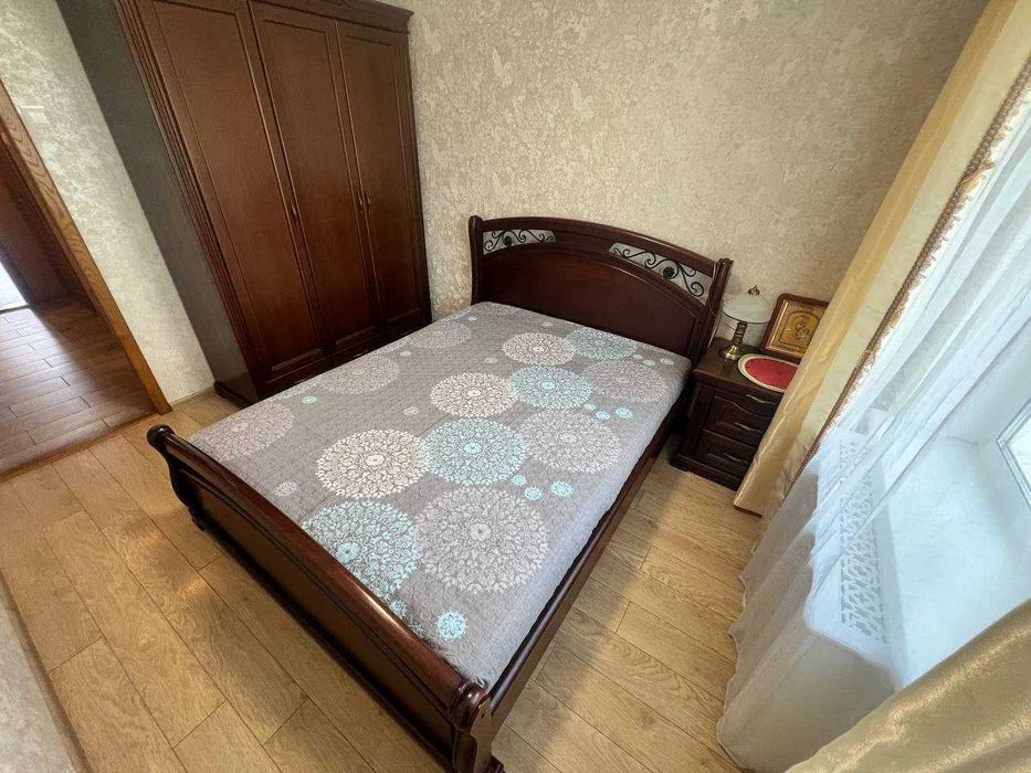 I will sell an excellent 3-room apartment on Heroev Pobeda Avenue - 4 euros