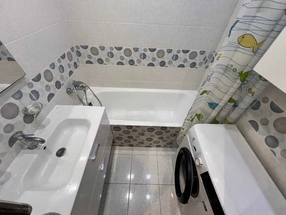 I will sell an excellent 3-room apartment on Heroev Pobeda Avenue - 4 euros