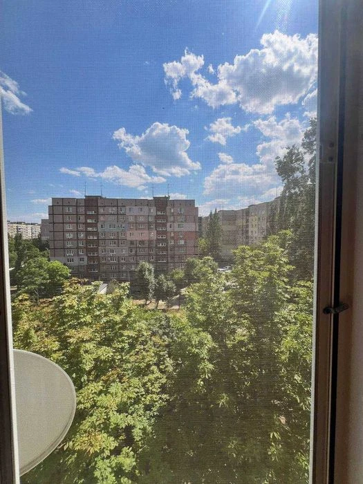 I will sell an excellent 3-room apartment on Heroev Pobeda Avenue - 4 euros