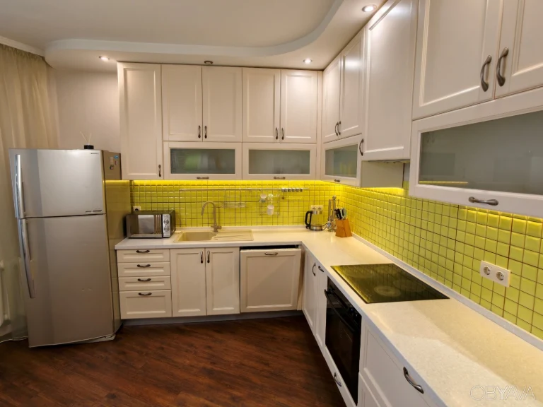 2-х кімн. кв. 81 м2 Срібнокільська 1, ЖК Корона, є інвертор,