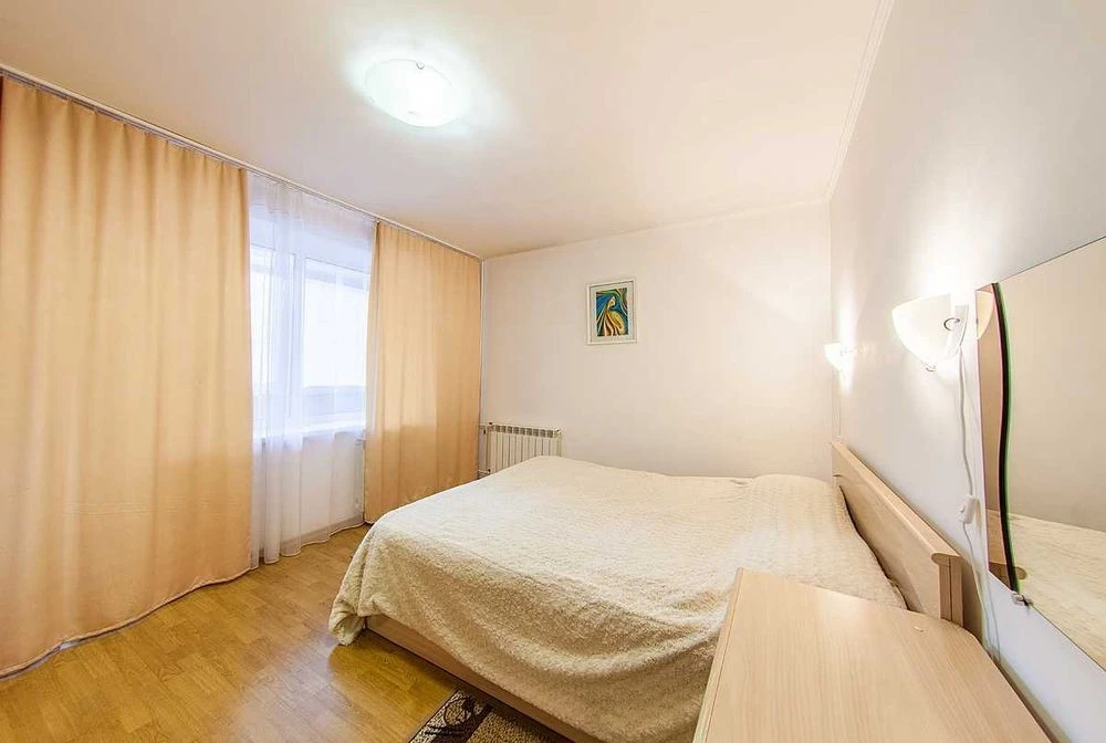 Квартира біля Володимирського базару. 3 окремі кімнати. Анто