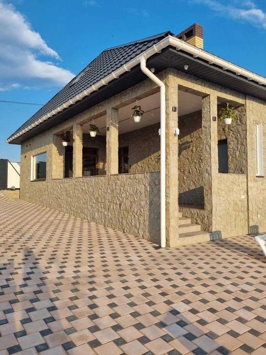 Продам дом  с ремонтом и бассейном