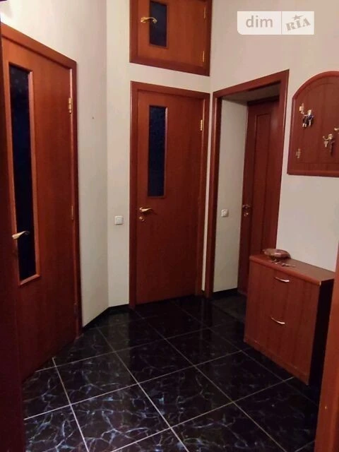 Довготривала оренда 2к квартири на вул. Предславинська 30 •