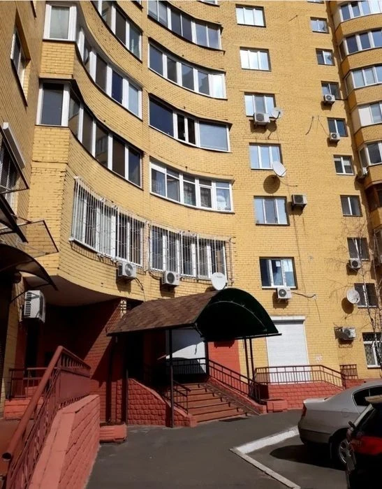 Трикімнатна квартира в оренду біля метро Дарниця, парк Перем