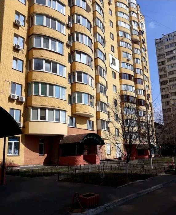 Трикімнатна квартира в оренду біля метро Дарниця, парк Перем