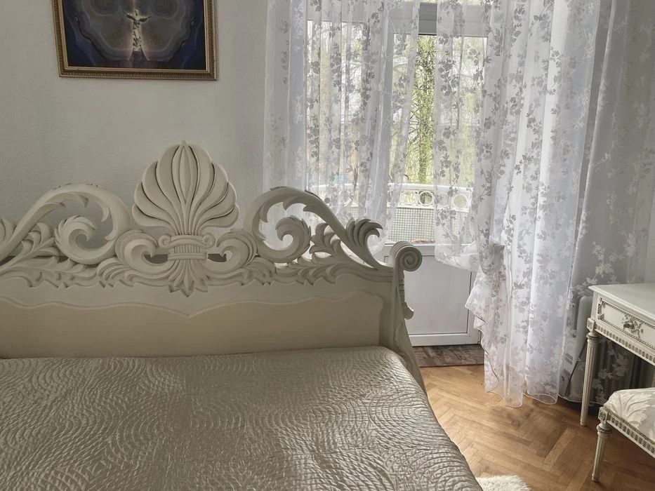 Центр Лютеранская Власник
