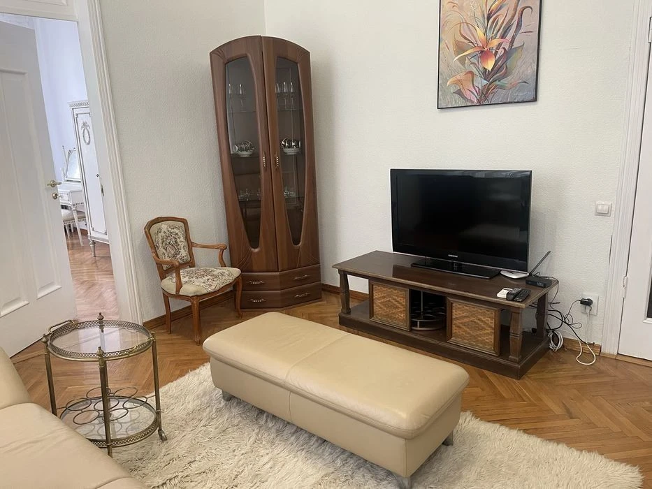 Центр Лютеранская Власник