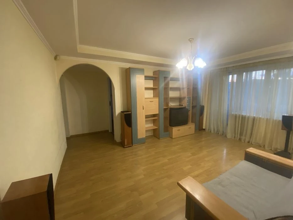 Ентузиастів 3/1.Русанівка. м. Лівобережна. Двокімнатна.