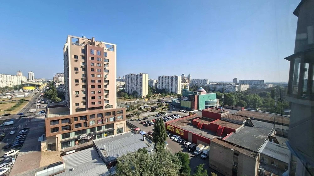 Оренда 2 к., Оболонська пл., 2 (Кукурудза). Видова