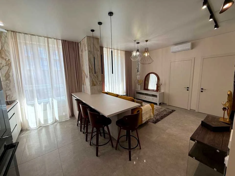 Apartment. Dnipro, Zoryany Blvd.