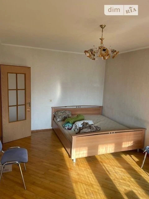 Здам в оренду кімнату на вул. Автозаводська 61 довгостроково